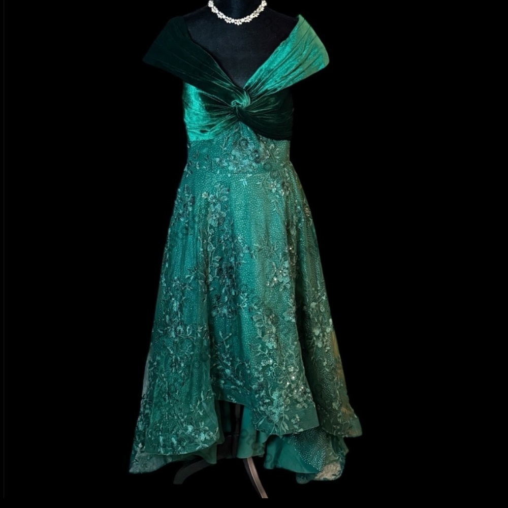 JJ’s House Dark Green Off Shoulder 8 Dress  Velvet Bodice Embroidered Euro Glam - Picture 9 of 10